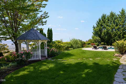 Tiny photo for 1553 Devonshire Place, Medford, OR 97504 (MLS # 220227241)