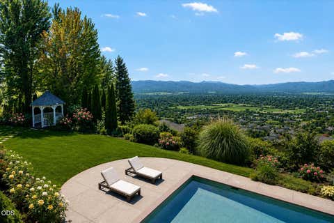 Tiny photo for 1553 Devonshire Place, Medford, OR 97504 (MLS # 220227241)