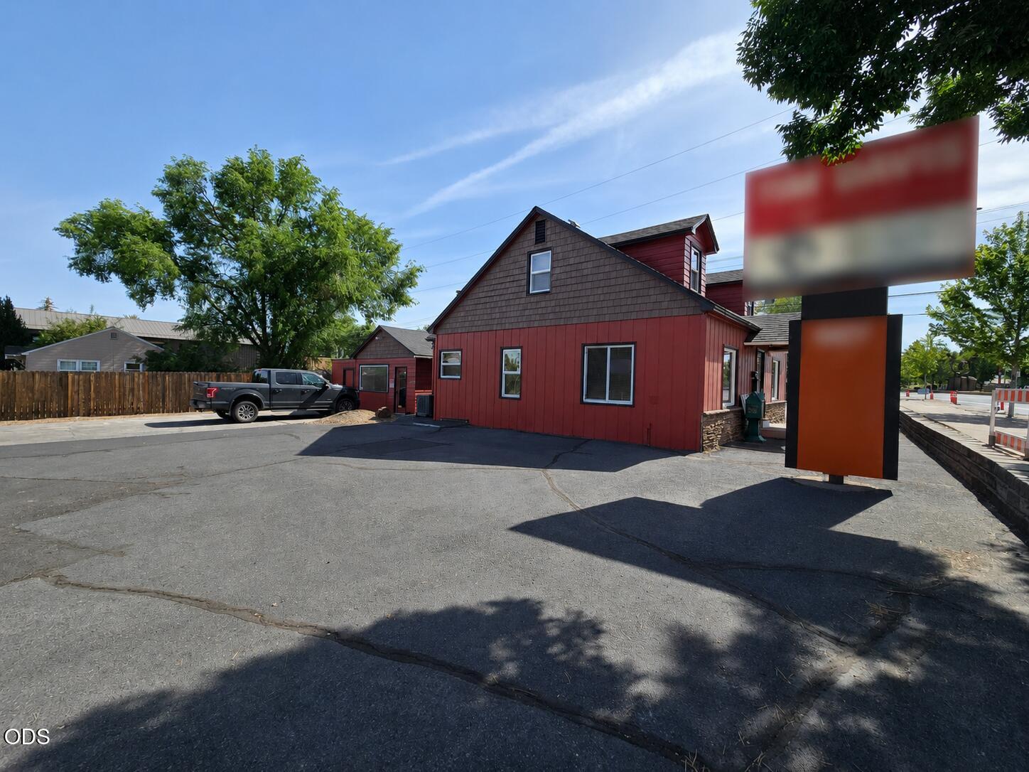 Photo 1 of 18 — 1427 SW Highland Avenue, Redmond, OR 97756