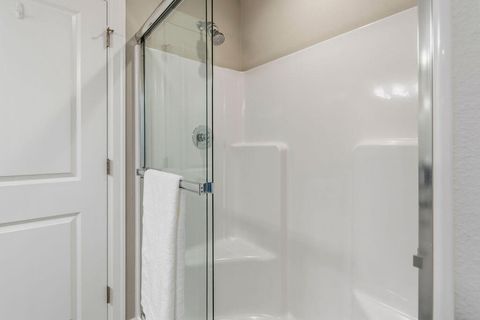 Tiny photo for 1717 NE 3rd Court, Redmond, OR 97756 (MLS # 220221184)