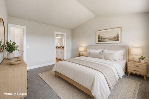Tiny photo for 1717 NE 3rd Court, Redmond, OR 97756 (MLS # 220221184)