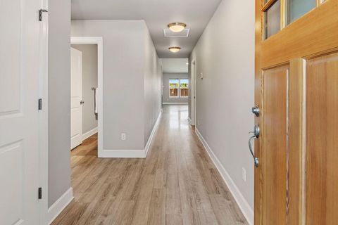 Tiny photo for 1717 NE 3rd Court, Redmond, OR 97756 (MLS # 220221184)