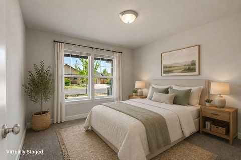 Tiny photo for 1717 NE 3rd Court, Redmond, OR 97756 (MLS # 220221184)
