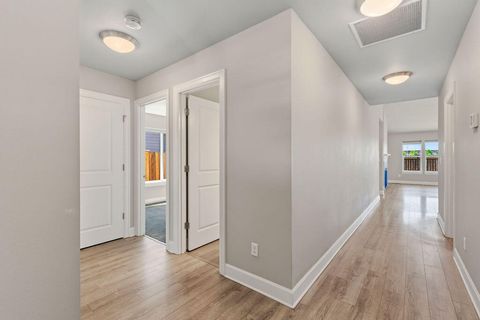 Tiny photo for 1717 NE 3rd Court, Redmond, OR 97756 (MLS # 220221184)