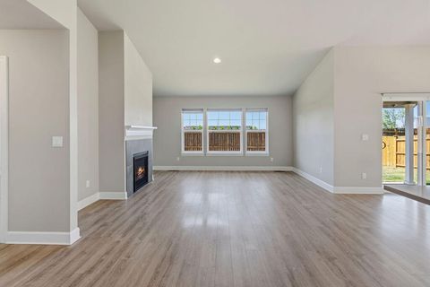 Tiny photo for 1717 NE 3rd Court, Redmond, OR 97756 (MLS # 220221184)