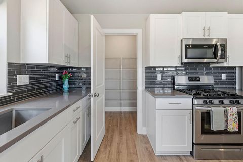 Tiny photo for 1717 NE 3rd Court, Redmond, OR 97756 (MLS # 220221184)