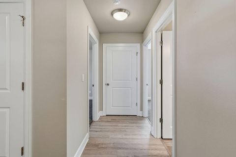 Tiny photo for 1717 NE 3rd Court, Redmond, OR 97756 (MLS # 220221184)