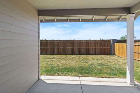 Tiny photo for 1717 NE 3rd Court, Redmond, OR 97756 (MLS # 220221184)