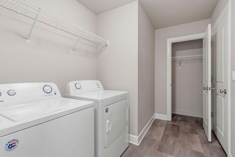 Tiny photo for 1717 NE 3rd Court, Redmond, OR 97756 (MLS # 220221184)