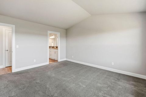 Tiny photo for 1717 NE 3rd Court, Redmond, OR 97756 (MLS # 220221184)