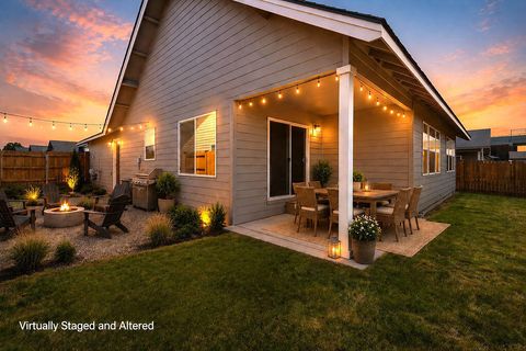 Tiny photo for 1717 NE 3rd Court, Redmond, OR 97756 (MLS # 220221184)