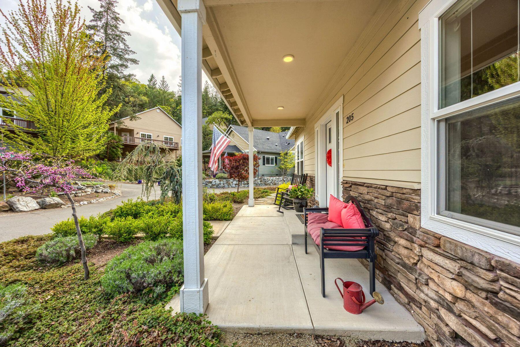 205 Oak Knoll Way