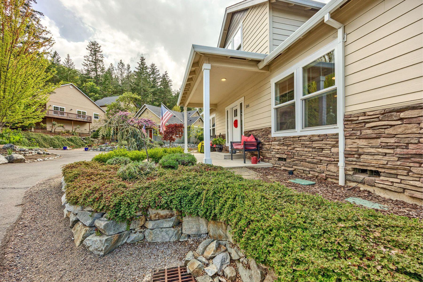 205 Oak Knoll Way
