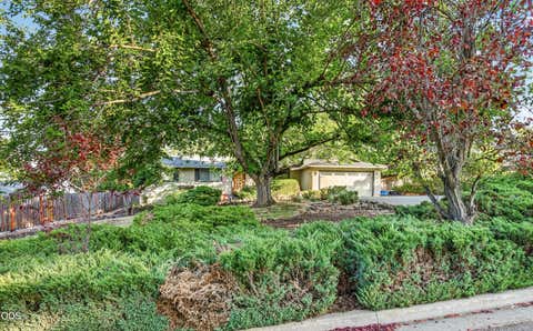 Photo of 1537 Moon Terrace, Medford, OR 97504 (MLS # 220226937)