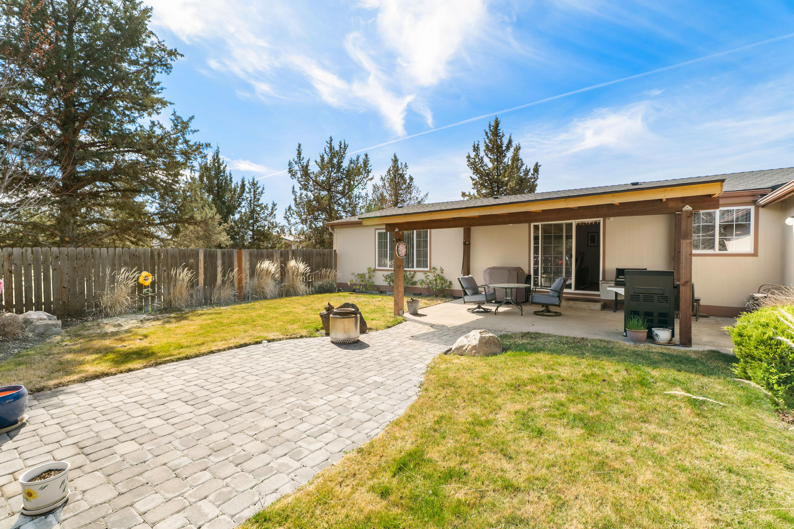 8092 SW Crater Loop Road