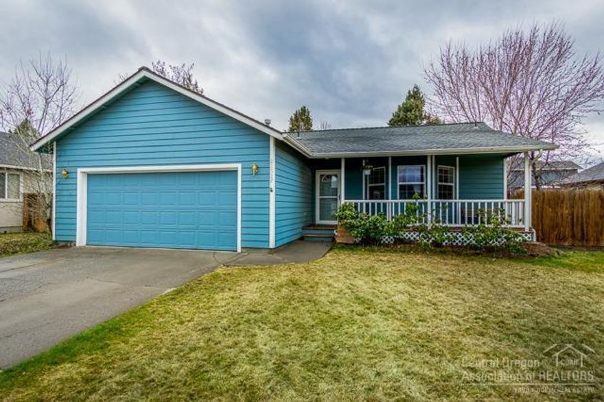 This single level home in a great neighborhood welcomes you with a covered porch. Open kitchen with a dining nook. Great room has vaulted ceilings that make the home feel larger than its square footage. Both baths have skylights to bring in the natural light. The fenced backyard is private and has a hot tub, garden shed and mature trees. Front and rear sprinklers and central air conditioning make this the perfect home!