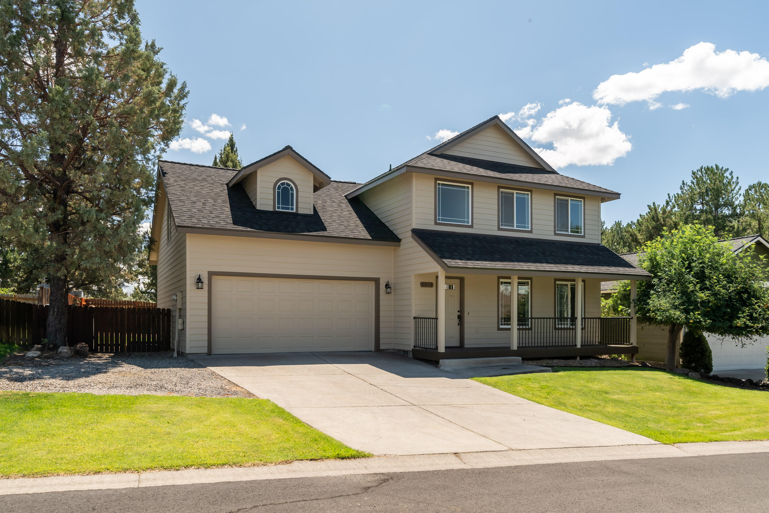 3616 SW Hillcrest Drive