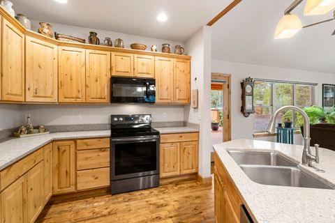 Tiny photo for 54456 Huntington Road, Bend, OR 97707 (MLS # 220212227)