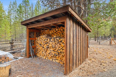 Tiny photo for 54456 Huntington Road, Bend, OR 97707 (MLS # 220212227)