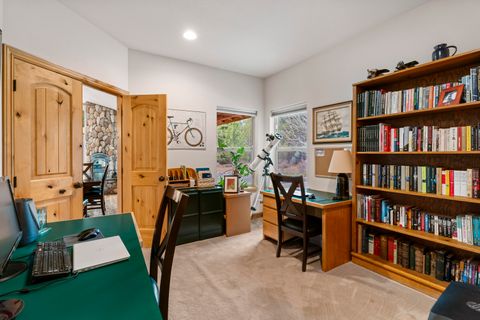 Tiny photo for 54456 Huntington Road, Bend, OR 97707 (MLS # 220212227)