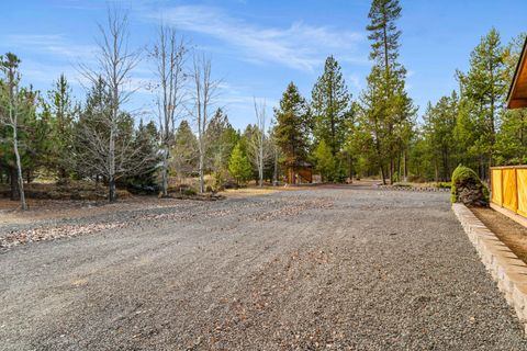 Tiny photo for 54456 Huntington Road, Bend, OR 97707 (MLS # 220212227)