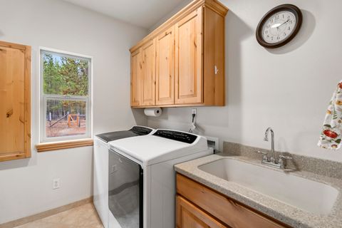 Tiny photo for 54456 Huntington Road, Bend, OR 97707 (MLS # 220212227)