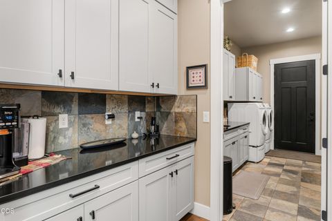 Tiny photo for 17771 Warrin Road, Sisters, OR 97759 (MLS # 220223836)