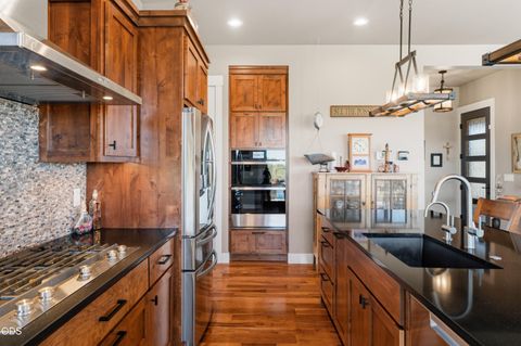 Tiny photo for 17771 Warrin Road, Sisters, OR 97759 (MLS # 220223836)
