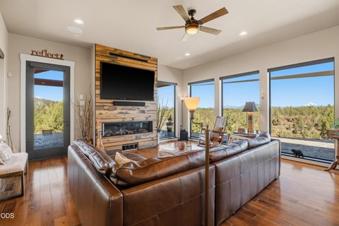 Tiny photo for 17771 Warrin Road, Sisters, OR 97759 (MLS # 220223836)