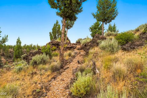 Tiny photo for 17771 Warrin Road, Sisters, OR 97759 (MLS # 220223836)