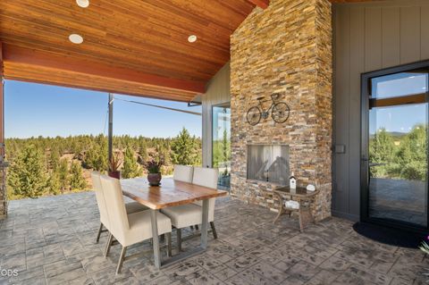 Tiny photo for 17771 Warrin Road, Sisters, OR 97759 (MLS # 220223836)