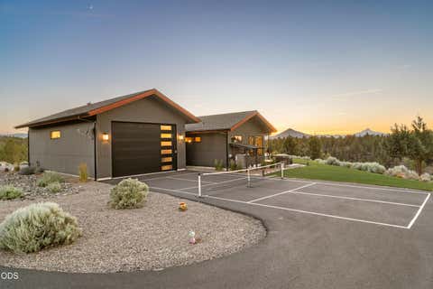 Tiny photo for 17771 Warrin Road, Sisters, OR 97759 (MLS # 220223836)