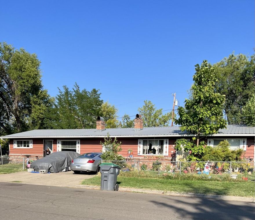 Cute Duplex in East Medford. Close to schools, shopping, and medical. Each has laundry area and ample storage, and fireplace. Fenced in front yards too. A must tour.