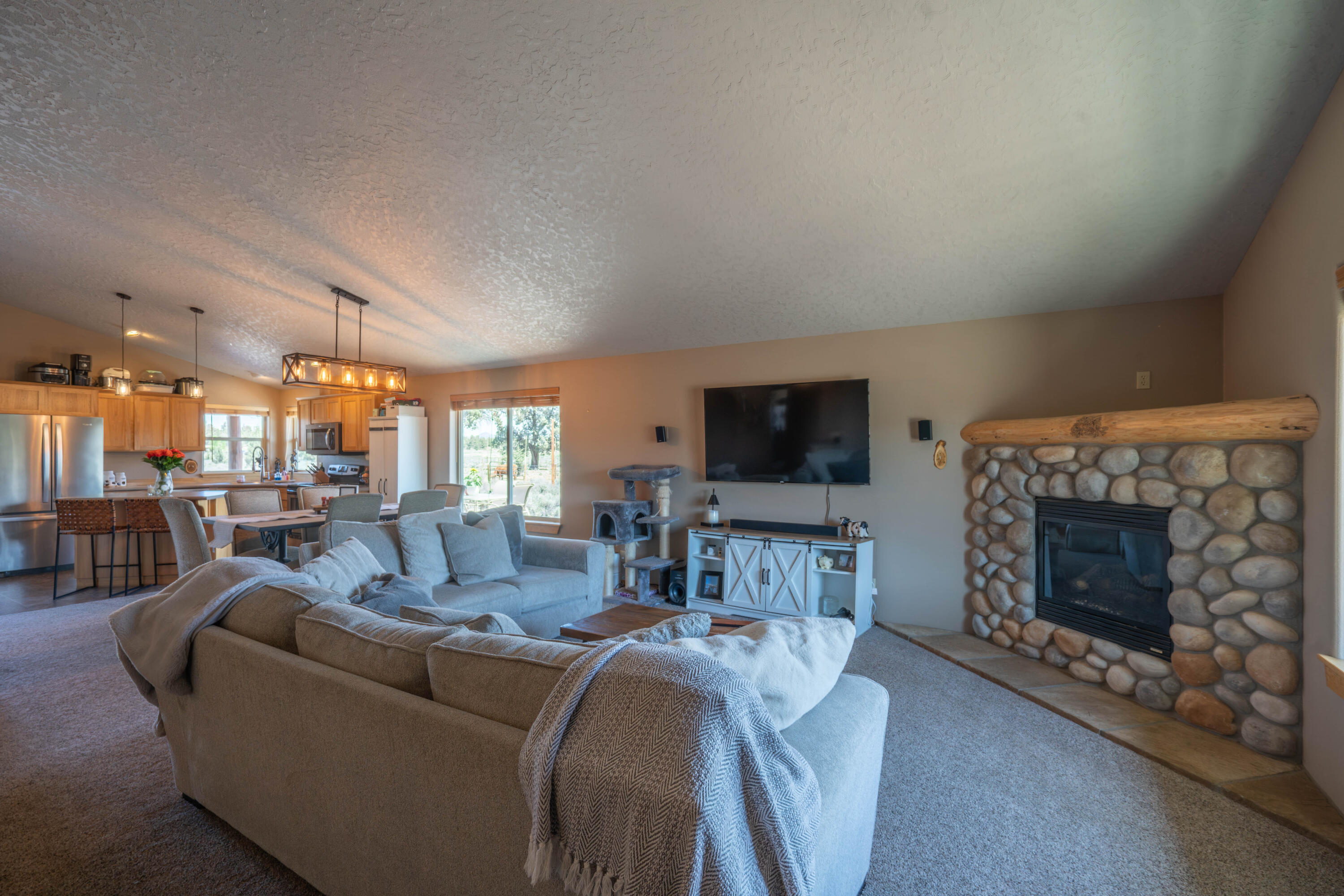8475 NW Eagle Drive