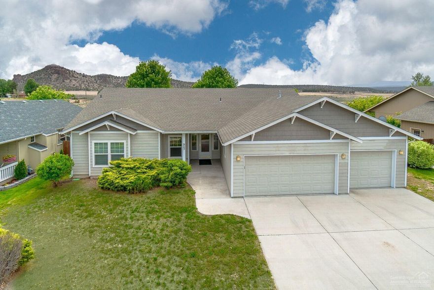 Beautiful 3 bedroom, 2 bath, 1762 sq ft home with split bedroom plan and french doors leading into the master bedroom. Central A/C. New flooring throughout, including tile floor in kitchen with raised breakfast bar, new interior paint and new blinds. Large living & dining area with vaulted ceilings and gas fireplace in living room. Triple car garage. Fenced back yard with great view of Barnes Butte. Covered back patio with gas stub, perfect for BBQ's. Don't miss this opportunity, come take a look!