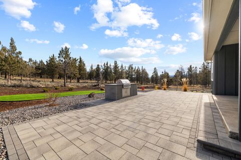 Tiny photo for 5730 Engleman Spruce Way, Klamath Falls, OR 97601 (MLS # 220215646)