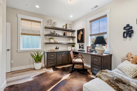 Tiny photo for 5730 Engleman Spruce Way, Klamath Falls, OR 97601 (MLS # 220215646)