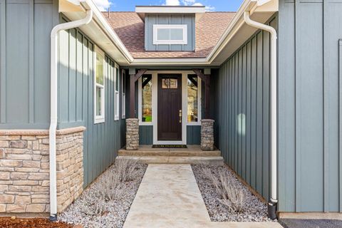 Tiny photo for 5730 Engleman Spruce Way, Klamath Falls, OR 97601 (MLS # 220215646)