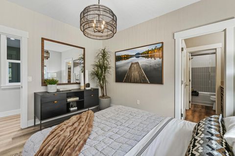 Tiny photo for 5730 Engleman Spruce Way, Klamath Falls, OR 97601 (MLS # 220215646)