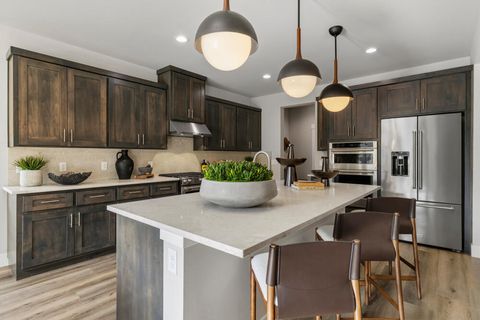 Tiny photo for 5730 Engleman Spruce Way, Klamath Falls, OR 97601 (MLS # 220215646)