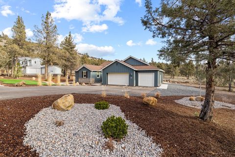 Photo of 5730 Engleman Spruce Way, Klamath Falls, OR 97601 (MLS # 220215646)