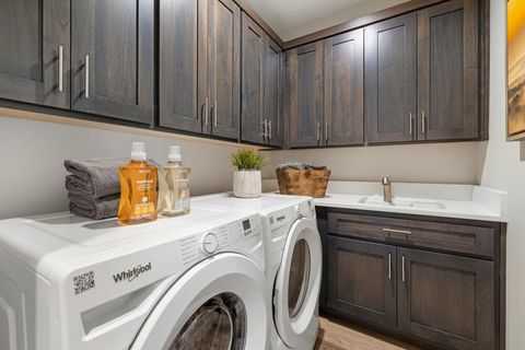 Tiny photo for 5730 Engleman Spruce Way, Klamath Falls, OR 97601 (MLS # 220215646)