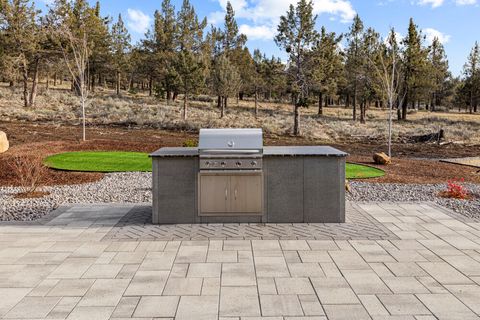 Tiny photo for 5730 Engleman Spruce Way, Klamath Falls, OR 97601 (MLS # 220215646)