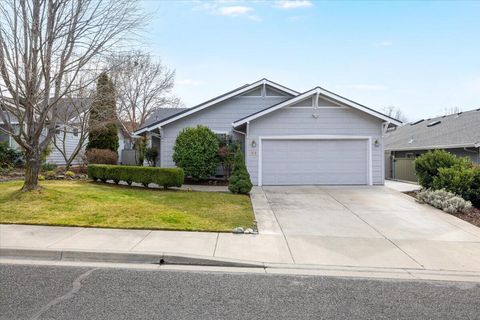 Photo of 88 Mountain View Drive, Phoenix, OR 97535 (MLS # 220215443)