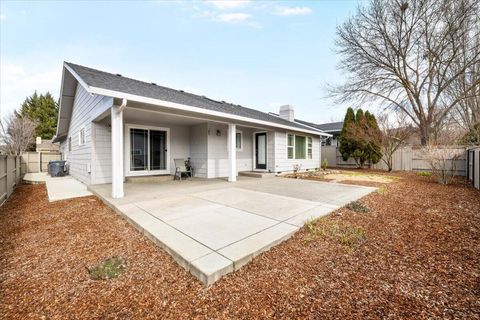 Tiny photo for 88 Mountain View Drive, Phoenix, OR 97535 (MLS # 220215443)