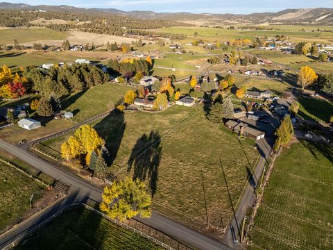 Tiny photo for 2522 NE Sunset View Lane, Prineville, OR 97754 (MLS # 220211165)