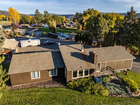 Tiny photo for 2522 NE Sunset View Lane, Prineville, OR 97754 (MLS # 220211165)