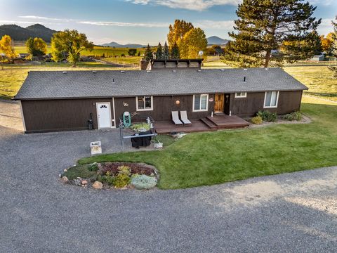Tiny photo for 2522 NE Sunset View Lane, Prineville, OR 97754 (MLS # 220211165)