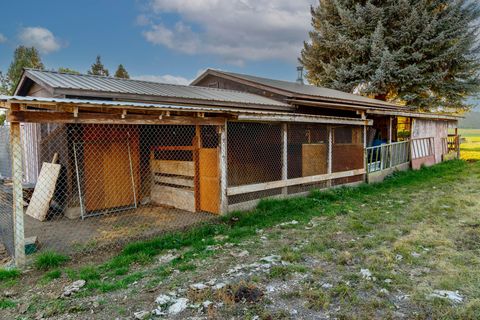 Tiny photo for 2522 NE Sunset View Lane, Prineville, OR 97754 (MLS # 220211165)