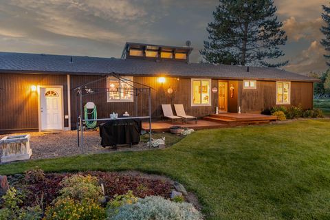 Tiny photo for 2522 NE Sunset View Lane, Prineville, OR 97754 (MLS # 220211165)